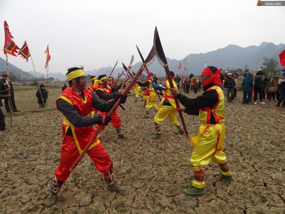 Đánh trận giả trong lễ hội