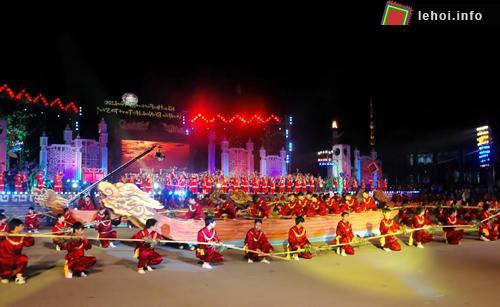 Màn múa thuyền trong lễ hội