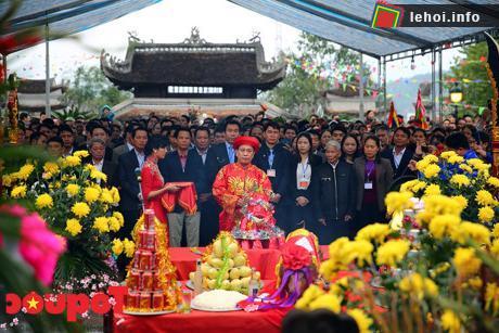 Lễ dâng hương tại Đền Phúc Khánh