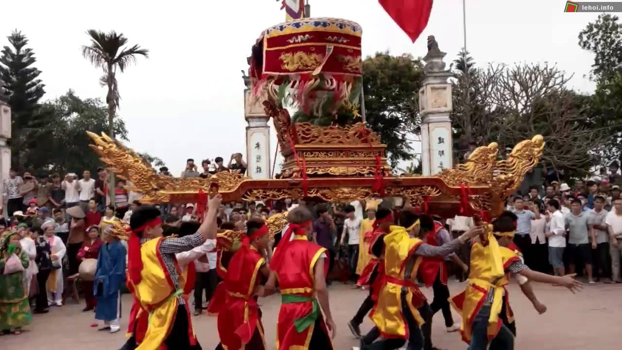 Rước kiệu ông tổ nghề mộc