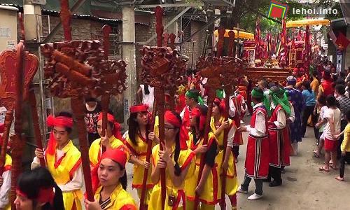 Hội đền Ghềnh thu hút đông đảo du khách tham dự