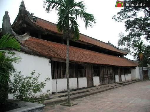 Đình làng nơi tổ chức hội Bạch Trữ