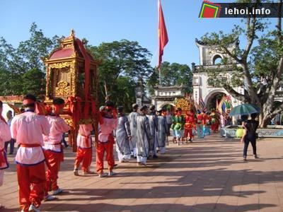 Lễ rước kiệu đức Thánh Trần