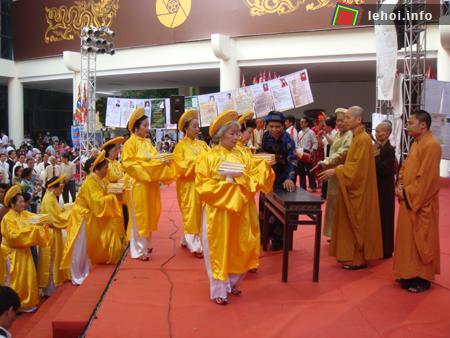 Tiếp nhận Lộc Thơ được rước từ nhà thờ tổ Vân Hồ