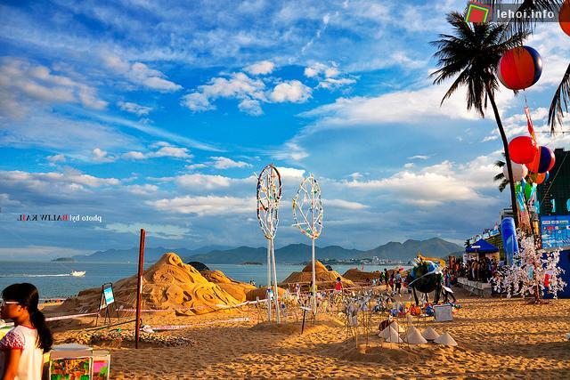 Nha Trang xinh đẹp với bãi cát vàng