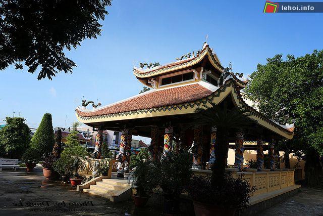 Lăng Tứ Kiệt thờ tự bốn vị anh hùng Tiền Giang