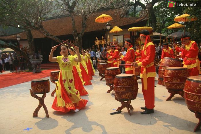 Múa trống khai hội