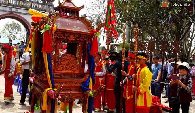 Hội Đền Quan Lớn Tuần Tranh