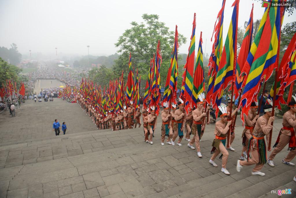 Đoàn rước kéo dài hàng km