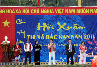 Bắc Kạn rộn ràng lễ hội Lồng Tồng