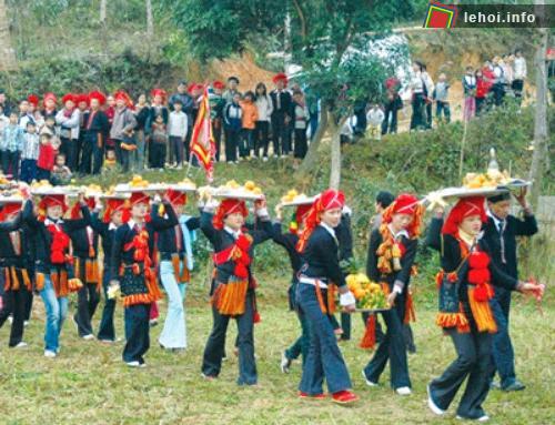 Khu đất bằng phẳng làm lễ