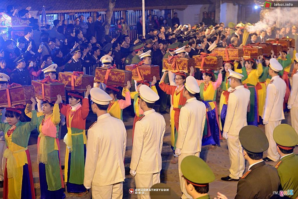 Lực lượng an ninh bảo vệ cho lễ khai ấn