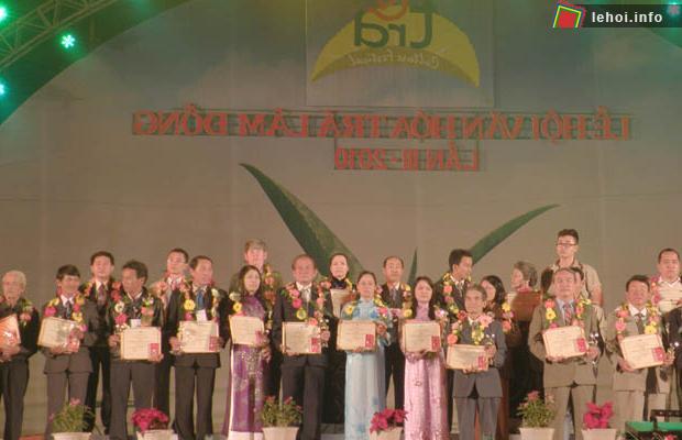 Tôn vinh những cá nhân, doang nghiệp làm trà
