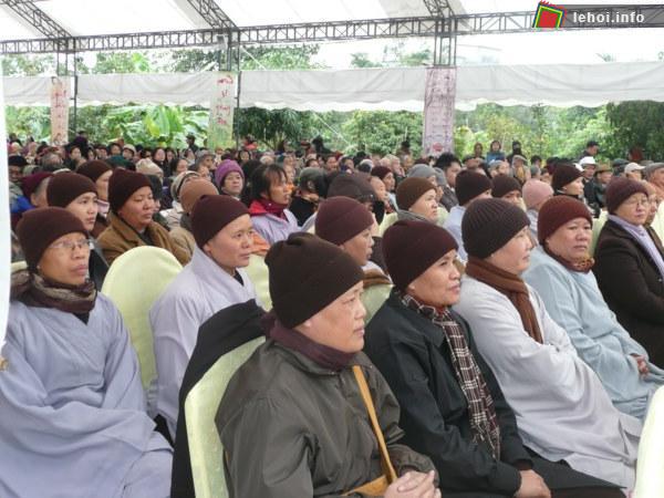 Hàng ngàn tăng ni phật tử đã về tham dự lễ hội