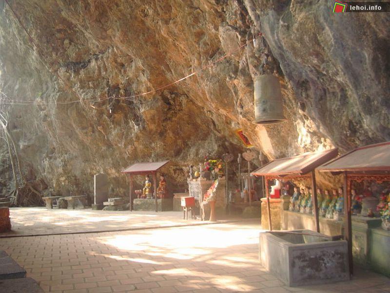 Động Thiên Tôn là nơi thờ thần Thiên Tôn