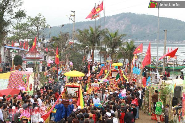 Lễ rước rất hoành tráng