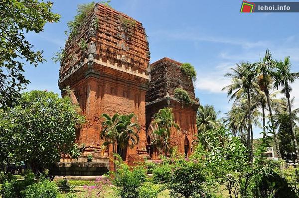 Tháp đôi ngôi tháp cổ mang đậm văn hóa người Chăm