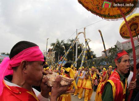 Rộn ràng lễ rước trong hội gieo cầu Viên Nội