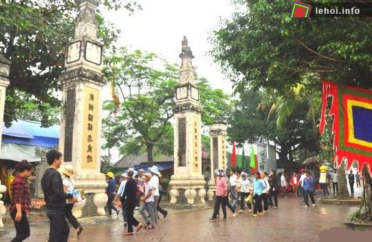 Cổng đền Ông Hoàng Mười