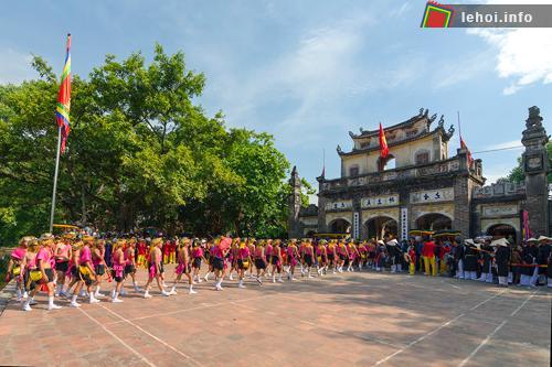 Tái hiện lại trận đánh chống giặc Ân trong Hội Gióng Phù Đổng