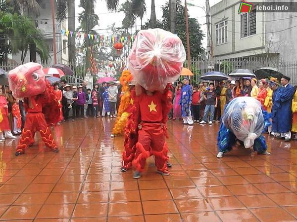 Không khí sôi động hội đình Nhật Tảo