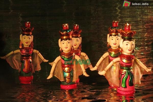 Múa rối nước trong hội làng Ruộng