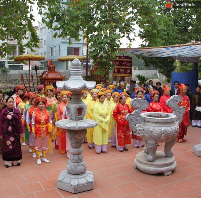 Người dân Tứ Liên chuẩn bị lễ Thánh