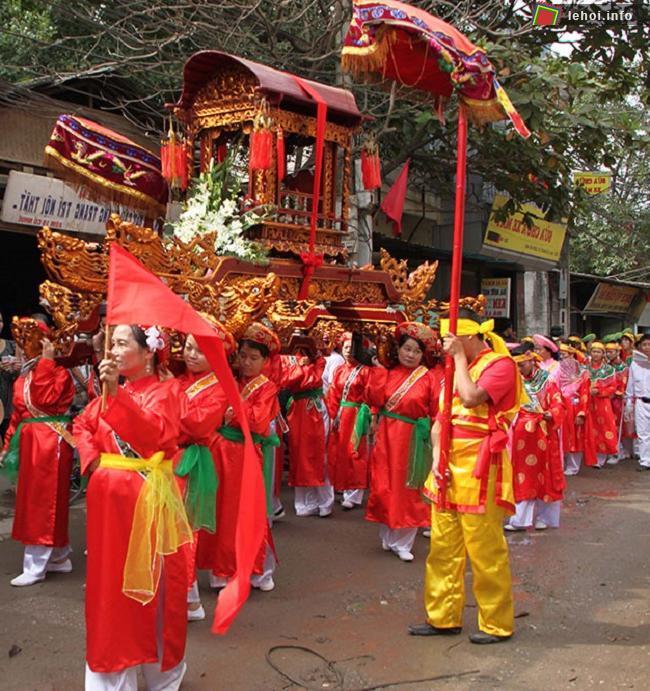 Đoàn rước hội đền Túc Trinh