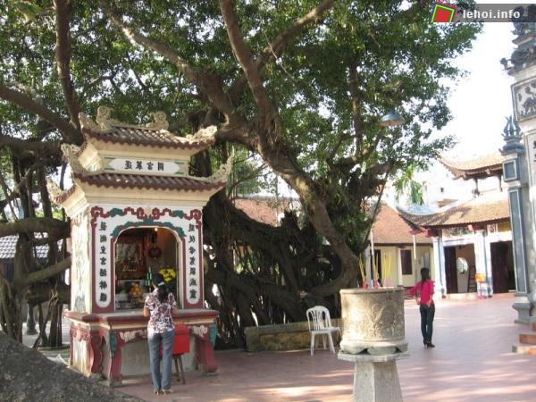 Phủ Tây Hồ thờ Mẫu Liễu Hạnh