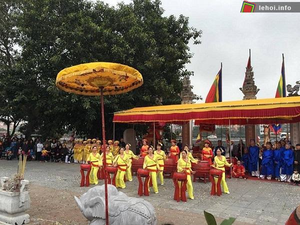 Lễ hội đình Sài Đồng diễn ra sôi nổi