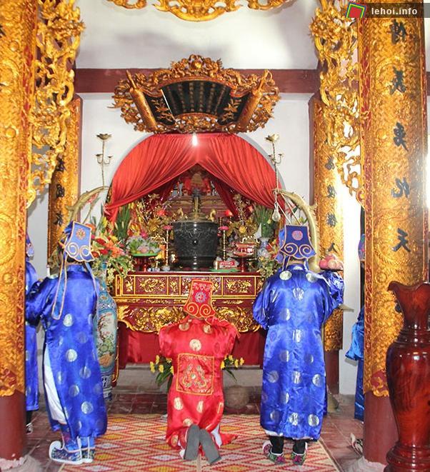 Tế lễ long trọng trong hội Võng Thị