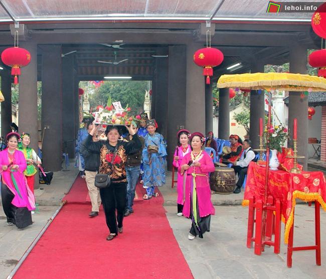 Dâng lễ hội đình Giảng Võ