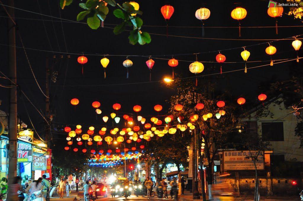 Đường phố Hội An lung linh sắc màu trong đêm rằm