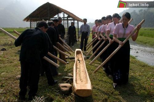 Giã cốm là công đoạn quan trọng nhất trong ngày hội cốm