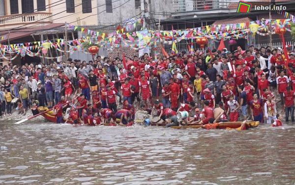 Đông đảo người dân tham gia hội làng Đăm