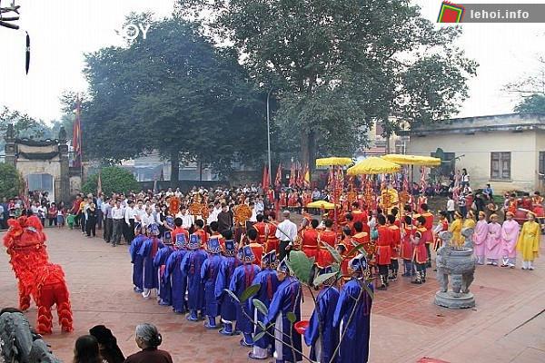 Đoàn rước hội đình Cả