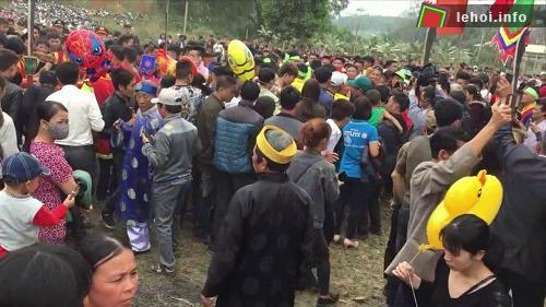 Đông đảo người dân Hà Thạch tham gia lễ hội
