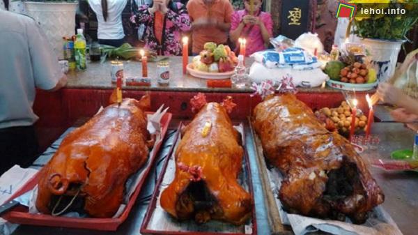 Lễ vật trong hội làng Long Khám