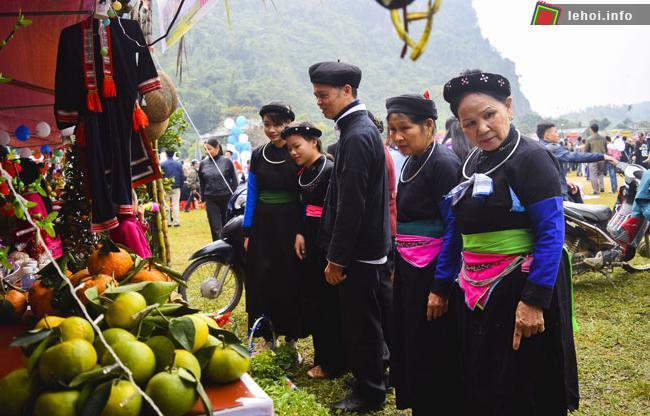 Đông đảo người dân tham gia lễ hội Động Tiên