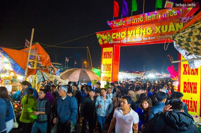 Chợ Viềng phiên chợ độc đáo đầu năm