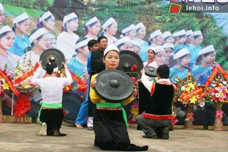 Tưng bừng lễ Khai hạ Mường Bi, Hòa bình. ảnh 1