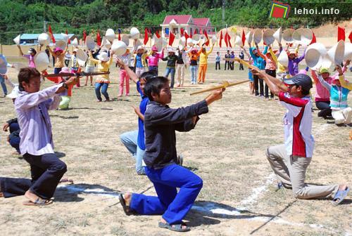 Thi bắn ná