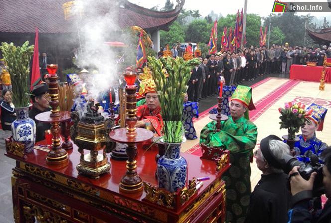 Thành kính dâng hương lễ giỗ Đức Quốc Tổ Lạc Long Quân