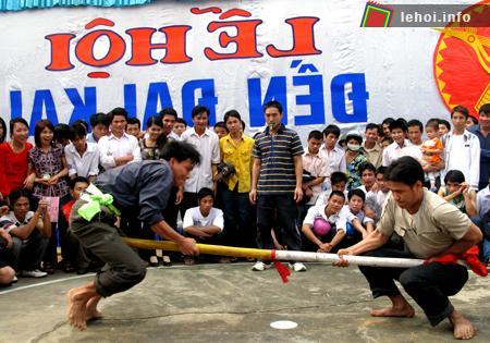 Hoạt động thi đấu thể thao mang đậm bản sắc truyền thống