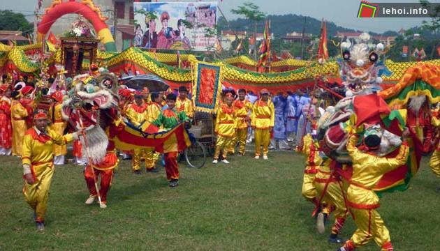 Màn biểu diễn múa rồng Thanh Long và rồng Hoàng Long trong ngày hội