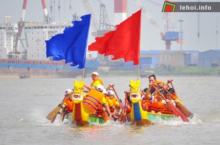 Tục bơi trải trong lễ hội là một nghi lễ quan trọng