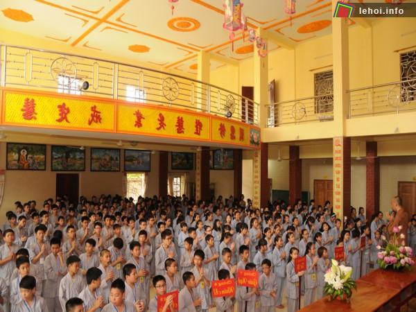 Phật tử tham gia hoạt động ở Chùa Vẽ