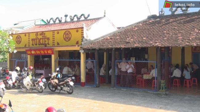 Người dân tham dự hội lăng Tứ Kiệt
