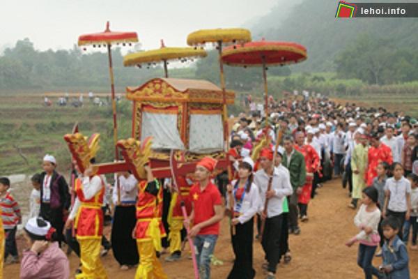 Rước kiệu trong lễ cầu phúc Đình Cổi