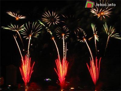 Màn pháo hoa kết thúc buổi lễ